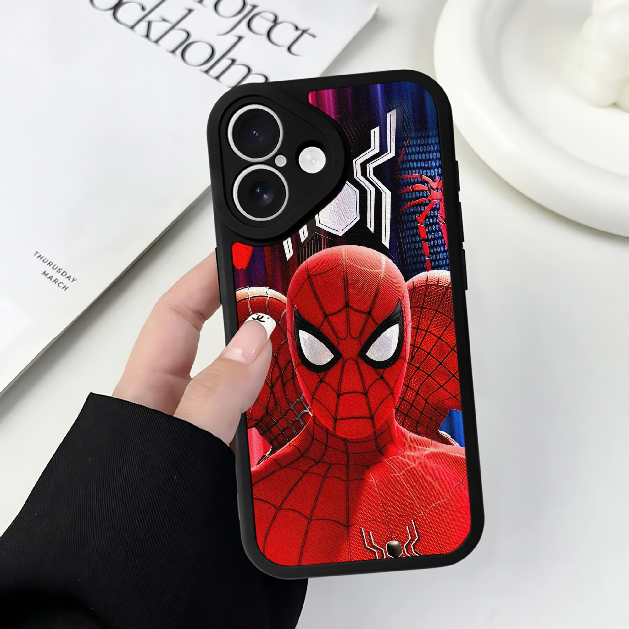 Spider Man スパイダーマン 【iPhone 16シリーズ対応】シリコンスマホケース（レザー調） 材質：シリコン